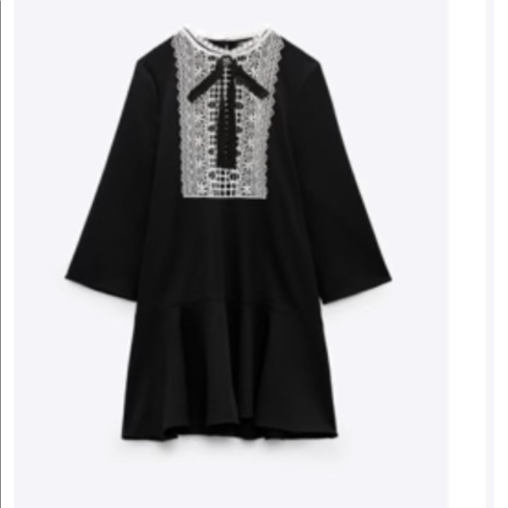 ZARA BLACK DRESS WITH DETAIL AND BOW WITH RHINESTONE. SIZE SMALL